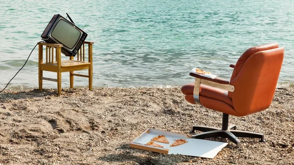 Vintage objects on the lake shore — Stock Photo, Image