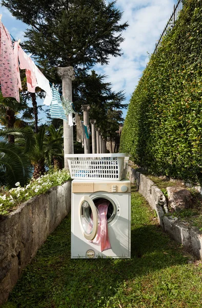 Eski çamaşır makinesi — Stok fotoğraf