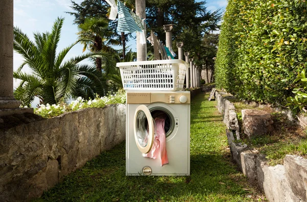 Old washing machine — Stock Photo, Image