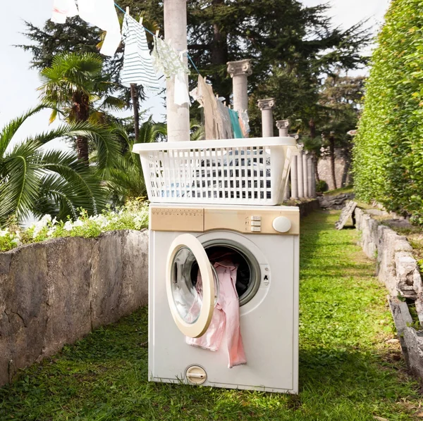 Washing Machine Park Decontestualization Object — Stock Photo, Image