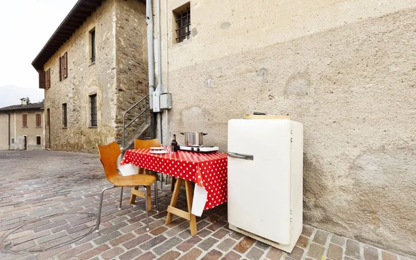 Tavola Apparecchiata Sulla Strada Villaggio — Foto Stock