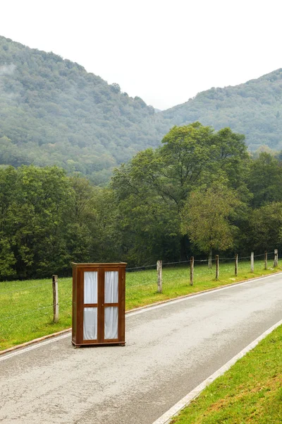 Cabinet placed in the middle of a mountain road — Stock Photo, Image