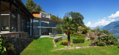 Panoramik manzaralı villa