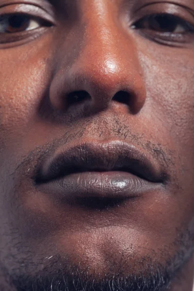 Gesichtsausschnitt eines männlichen Afrikaners — Stockfoto