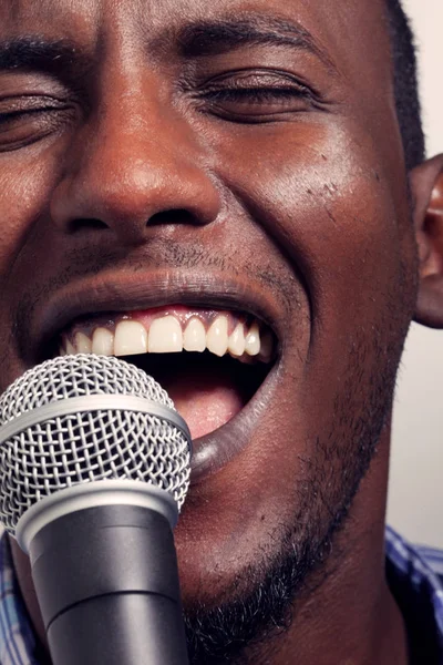 African singer with microphone — Stock Photo, Image