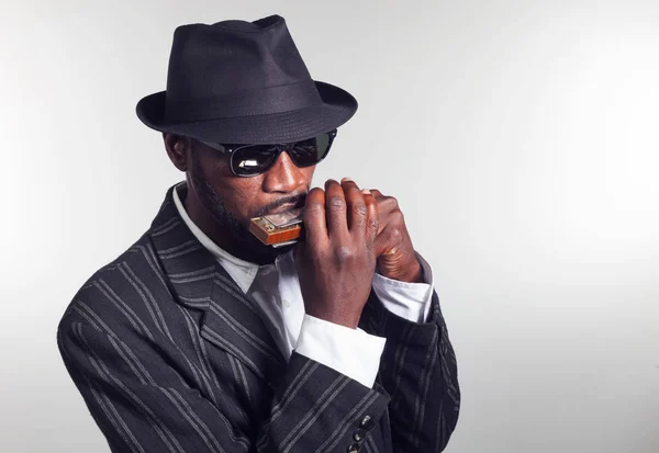 Musician plays the harmonica — Stock Photo, Image