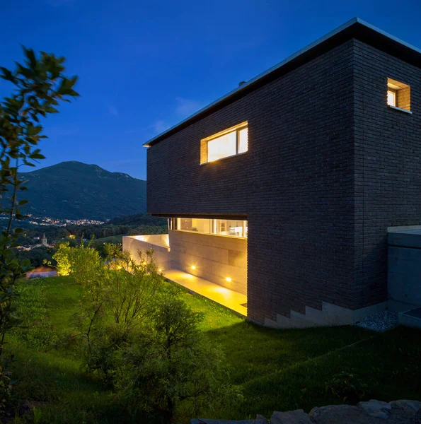 Design villa, éjszakai — Stock Fotó