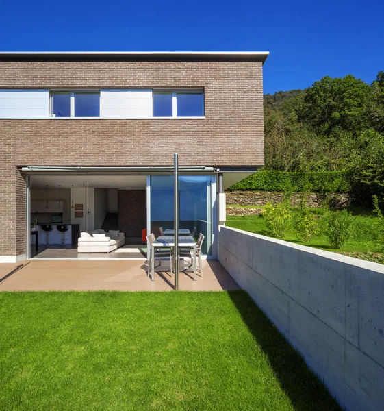 Hus med modern design — Stockfoto