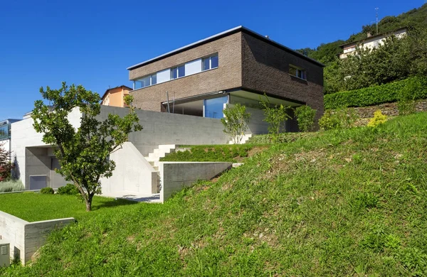 Hus med modern design — Stockfoto