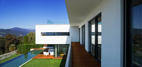 Perspectiva Del Edificio Lujo Moderno Con Terraza Madera