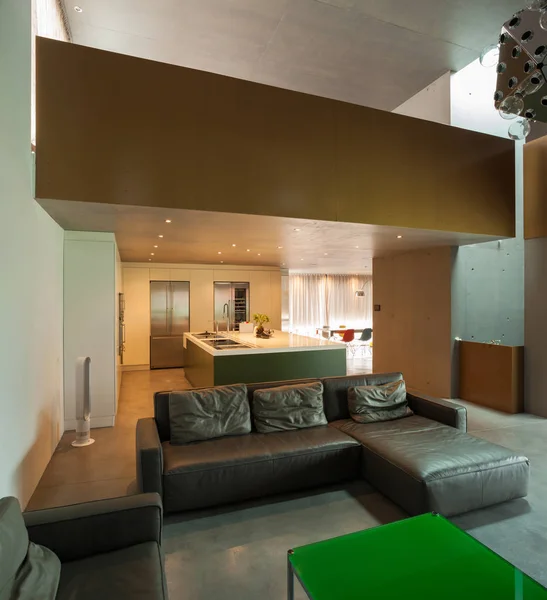 Mooie moderne huis in cement, interieur — Stockfoto