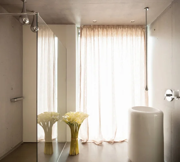 Casa moderna, baño de diseño minimalista — Foto de Stock