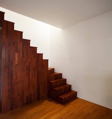 Güzel modern çatı, merdiven