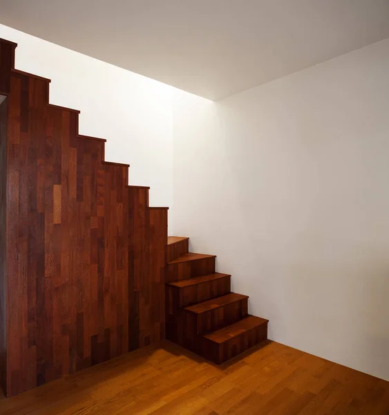美しいモダンなロフト、階段 — ストック写真