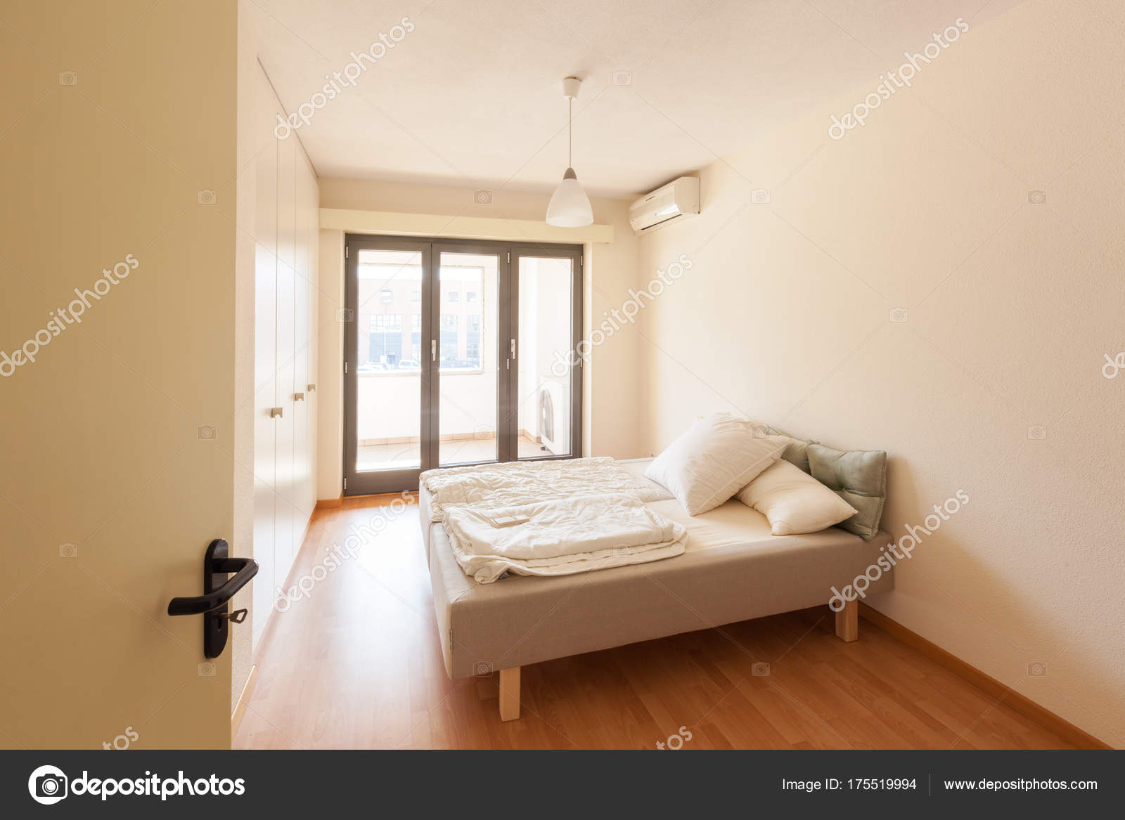 Modern huis interieur, slaapkamer — Stockfoto © Zveiger #175519994 Modern huis interieur, slaapkamer — Stockfoto © Zveiger #175519994