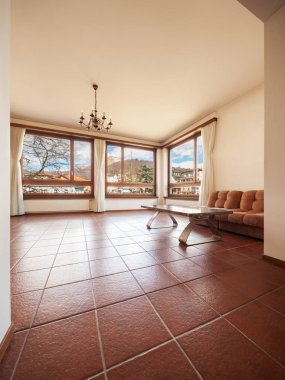 Özel house mobilyasız oturma odasında