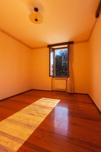 Empty room with parquet floor — Stock Photo, Image