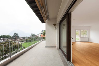 Modern daire geniş balkon dış