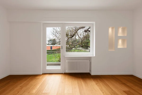 Интерьер современной квартиры, пустая комната — стоковое фото