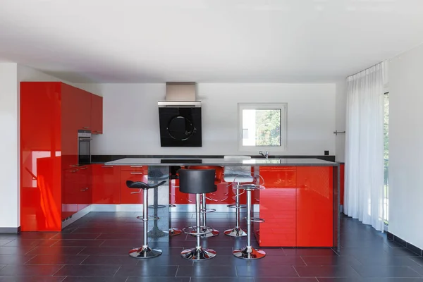Modernt hus interiör tomma kök, matsal — Stockfoto