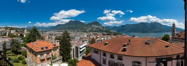 Landschaft von Lugano von der Stadt, Sommer — Stockfoto