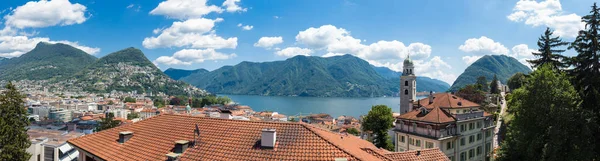 Landschap zomer van Lugano van de stad, — Stockfoto