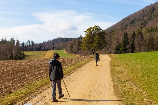 Doğa, tarım peyzaj, sonbahar alanlarında çocuklarda