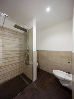 Modern kahverengi banyo