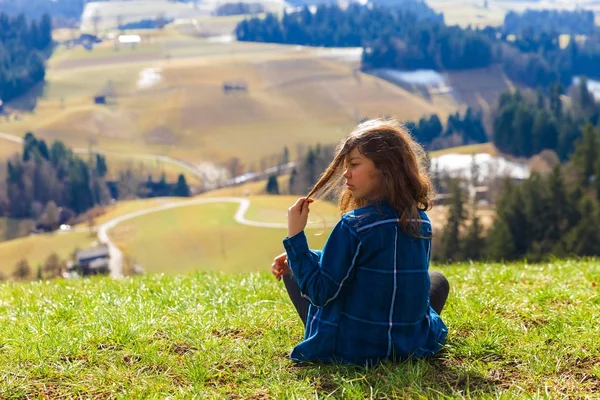 Children in nature, agricultural landscape, fields in autumn — Stock Photo, Image