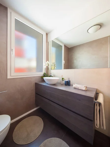Nahaufnahme eines eleganten Badezimmers. — Stockfoto