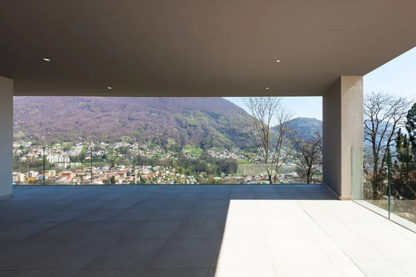 Muhteşem manzaralı büyük Teras