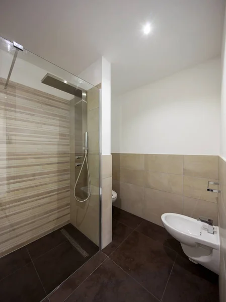 Baño moderno marrón — Foto de Stock