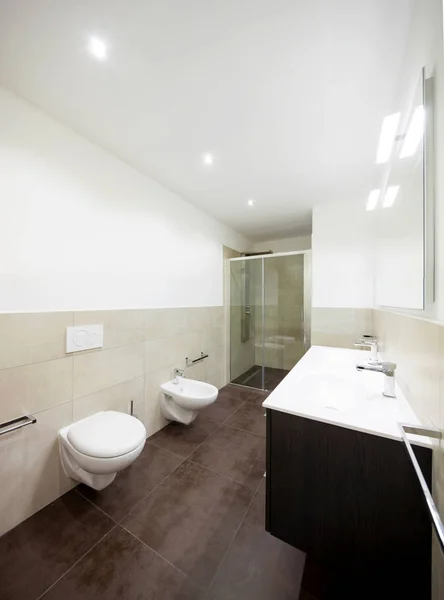 Baño moderno marrón — Foto de Stock