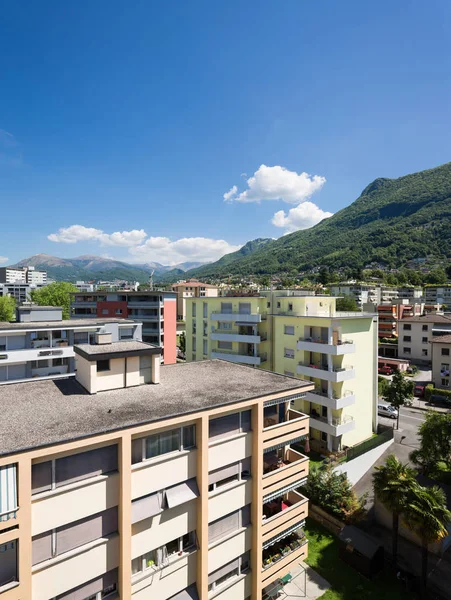 Detalle de los suburbios de ticino. Carcasa de púas —  Fotos de Stock