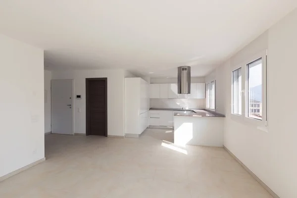 Modern appartement, lege ruimten, keuken — Stockfoto