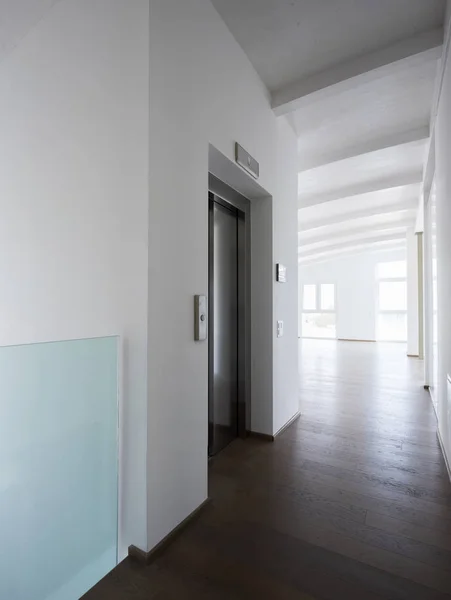 Intérieurs d'appartement moderne, couloir — Photo