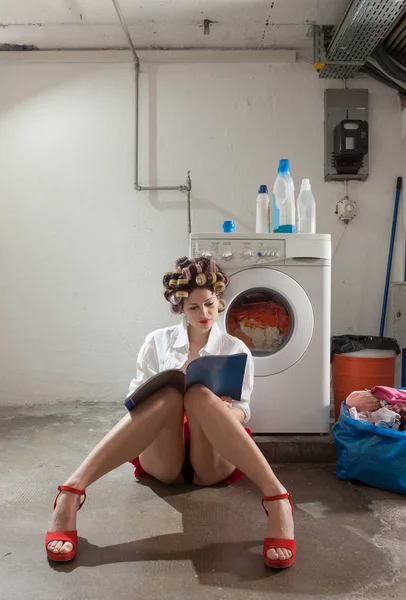 Portrait of pretty woman in laundry — Stock Photo, Image