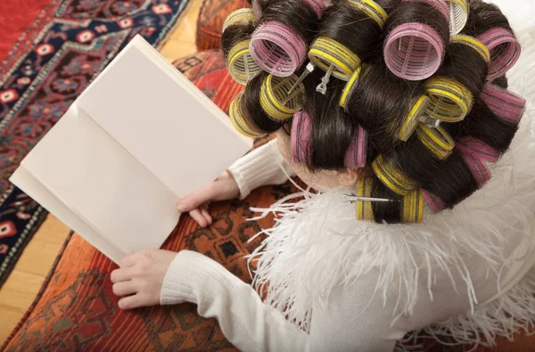 Menina com Curlers — Fotografia de Stock