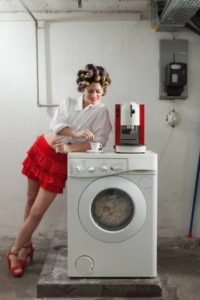 Çamaşırhane, iç kadında — Stok fotoğraf