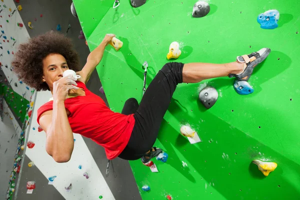 Woman on artificial climbing wall — Stock Photo, Image