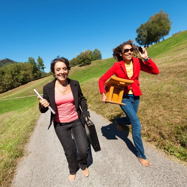 Modern Life Two Business Women Countryside — Stock Photo, Image