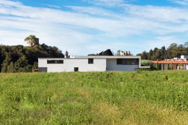 Yeni mimari, devlet okulu, dışarıdan görülen