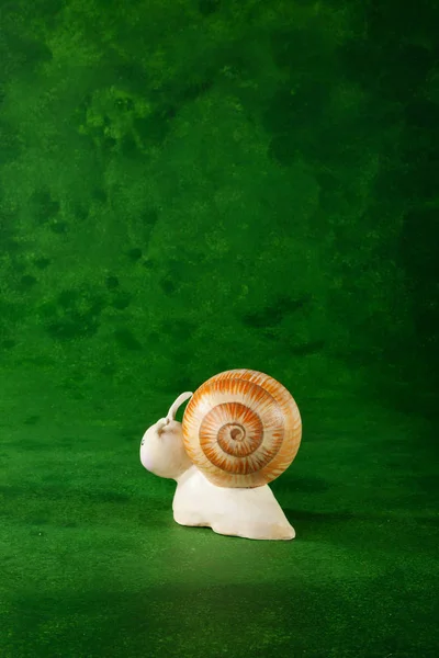 Jolie Marionnette Faite Main Petit Escargot Fond Vert — Photo