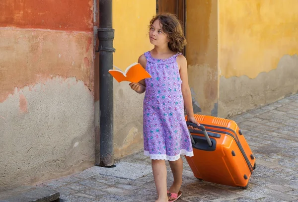 Porträt eines Mädchens im Urlaub — Stockfoto