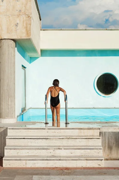 Portrait of a little girl by pool — Stock Photo, Image