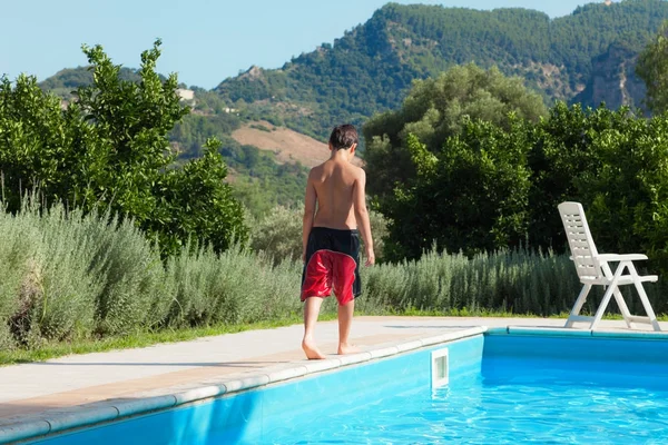 Retrato de un niño, al aire libre — Foto de Stock