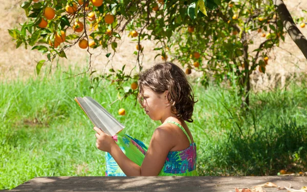 Portrait of a little girl — Stock Photo, Image