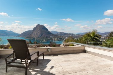 Mimari, Göl Manzaralı Teras