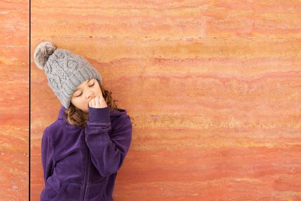 Little girl  with wool hat — Stock Photo, Image