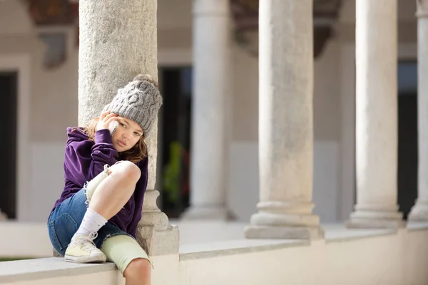 Little girl on the phone — Stock Photo, Image